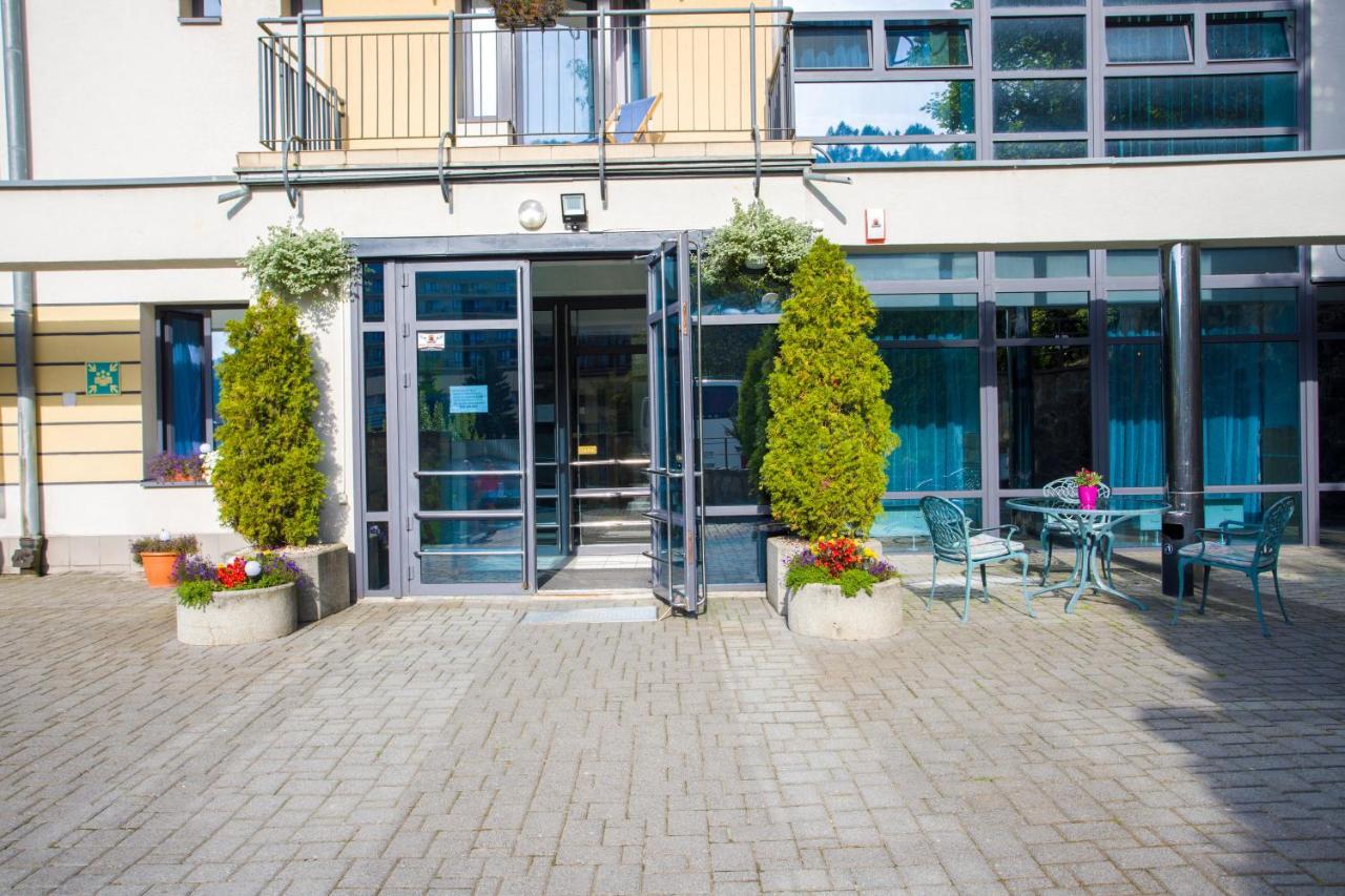 Farys - centrum Krynicy na wzgórzu wśród ciszy ze wspaniałymi tarasami widokowymi, sauna, jacuzii, siłowna, prywatny parking Krynica-Zdrój Exterior foto