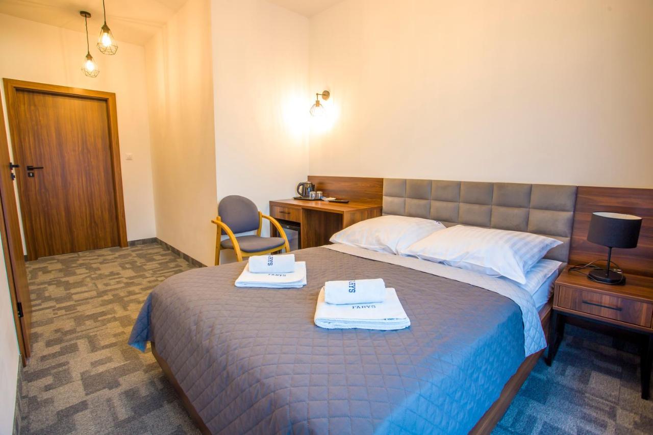 Farys - centrum Krynicy na wzgórzu wśród ciszy ze wspaniałymi tarasami widokowymi, sauna, jacuzii, siłowna, prywatny parking Krynica-Zdrój Exterior foto