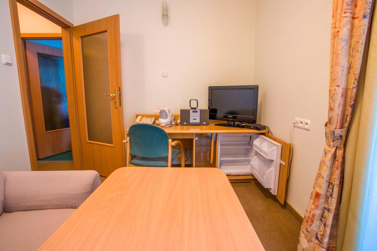 Farys - centrum Krynicy na wzgórzu wśród ciszy ze wspaniałymi tarasami widokowymi, sauna, jacuzii, siłowna, prywatny parking Krynica-Zdrój Exterior foto