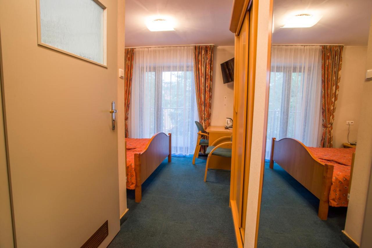 Farys - centrum Krynicy na wzgórzu wśród ciszy ze wspaniałymi tarasami widokowymi, sauna, jacuzii, siłowna, prywatny parking Krynica-Zdrój Exterior foto
